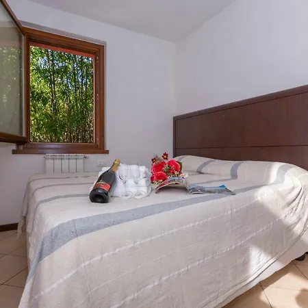Fiumelatte Sleeps 6 Wifi アパート *