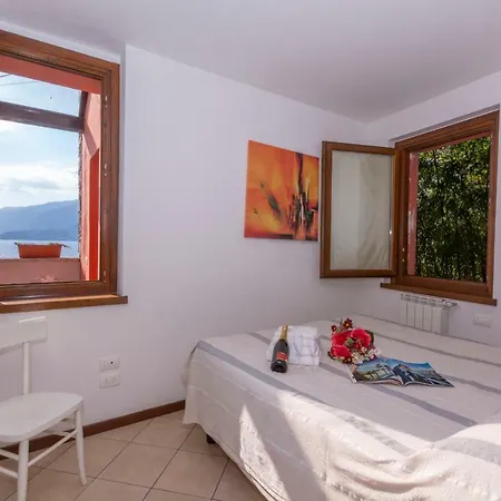 Fiumelatte Sleeps 6 Wifi Appartamento Varenna