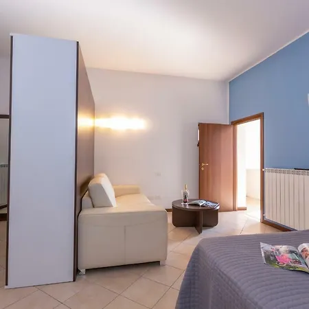 Fiumelatte Sleeps 6 Wifi Appartamento